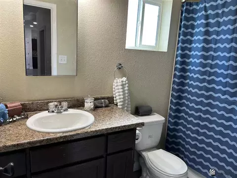 Bath - 7607 E 41 Rd, Yuma, AZ 85365 photo 1 of 4