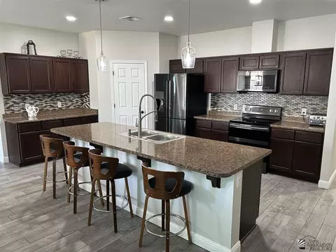 Kitchen - 7607 E 41 Rd, Yuma, AZ 85365 photo 2 of 4
