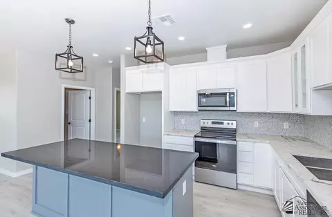 Kitchen - 3546 S Devane Dr, Yuma, AZ 85365 photo 5 of 7