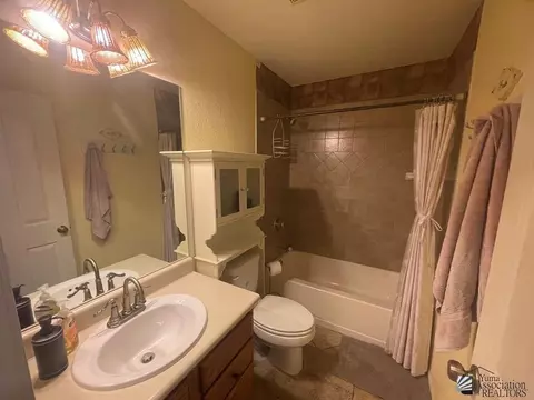 Bath - 11621 E 27 St, Yuma, AZ 85367 photo 3 of 3