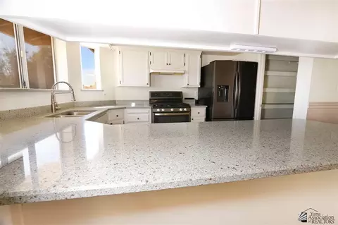 Kitchen - 7475 E 24 Ln, Yuma, AZ 85365 photo 2 of 3