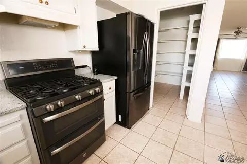 Kitchen - 7475 E 24 Ln, Yuma, AZ 85365 photo 3 of 3