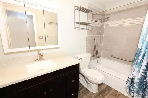 Bath - 7475 E 24 Ln, Yuma, AZ 85365 photo 3 of 3