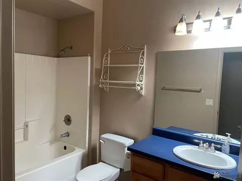 Bath - 3473 W 16 Pl, Yuma, AZ 85364 photo 2 of 2