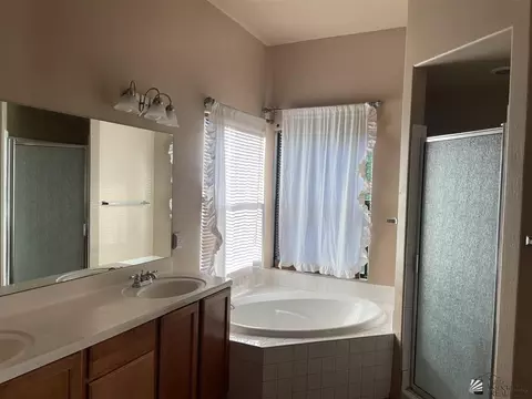 Bath - 3473 W 16 Pl, Yuma, AZ 85364 photo 1 of 2