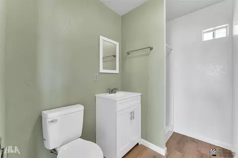 Bath - 12434 E Brenda Dr, Yuma, AZ 85367 photo 2 of 6