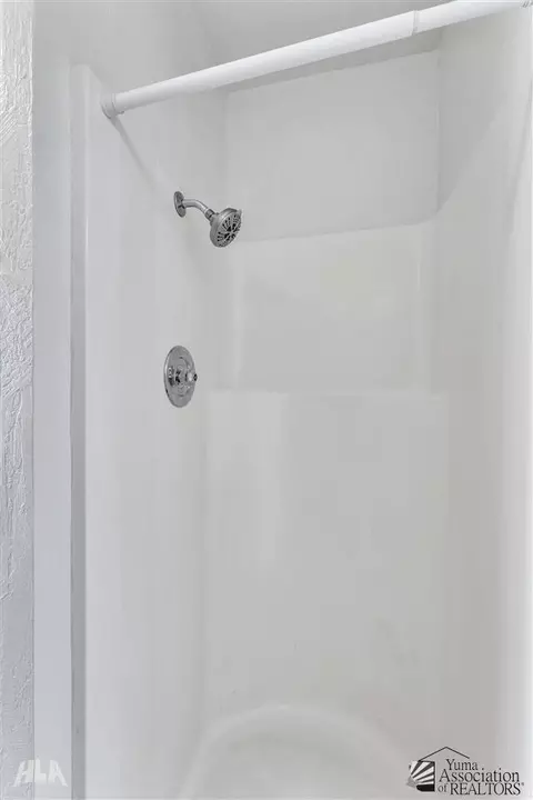 Bath - 12434 E Brenda Dr, Yuma, AZ 85367 photo 4 of 6