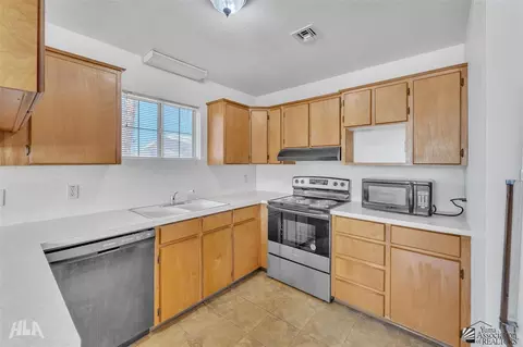 Kitchen - 12434 E Brenda Dr, Yuma, AZ 85367 photo 3 of 6