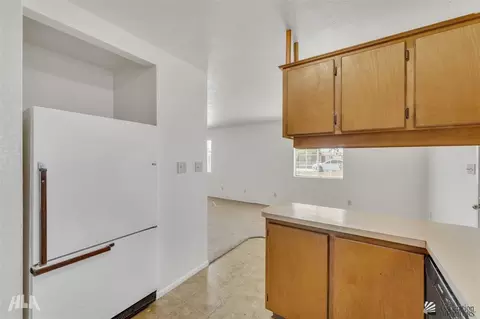 Kitchen - 12434 E Brenda Dr, Yuma, AZ 85367 photo 4 of 6