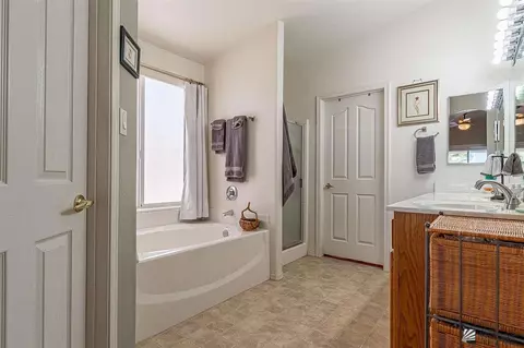 Bath - 14294 E 50 Dr, Yuma, AZ 85367 photo 1 of 4