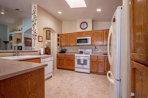 Kitchen - 14294 E 50 Dr, Yuma, AZ 85367 photo 1 of 2
