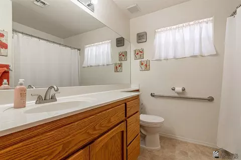 Bath - 14294 E 50 Dr, Yuma, AZ 85367 photo 4 of 4