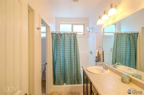Bath - 6529 E 34 Ln, Yuma, AZ 85365 photo 2 of 4