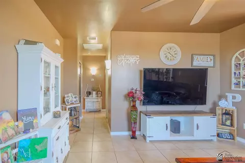 Living - 6529 E 34 Ln, Yuma, AZ 85365 photo 3 of 4