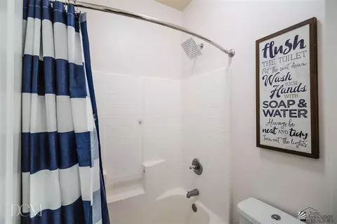 Bath - 6529 E 34 Ln, Yuma, AZ 85365 photo 4 of 4