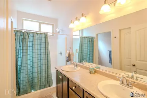 Bath - 6529 E 34 Ln, Yuma, AZ 85365 photo 1 of 4