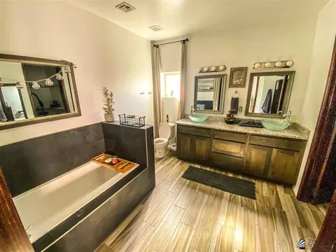 Bath - 5336 E 34 St, Yuma, AZ 85365 photo 2 of 5