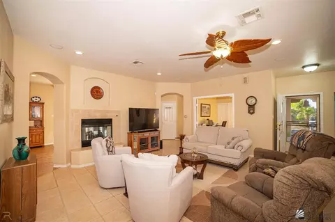 Living - 14297 E 49 Ln, Yuma, AZ 85367 photo 2 of 3