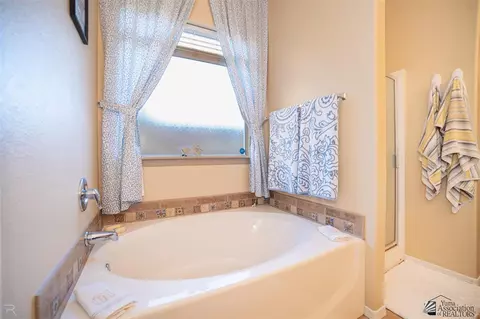 Bath - 14297 E 49 Ln, Yuma, AZ 85367 photo 1 of 2