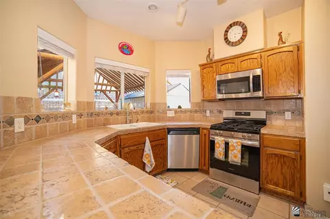 Kitchen - 14297 E 49 Ln, Yuma, AZ 85367 photo 2 of 3