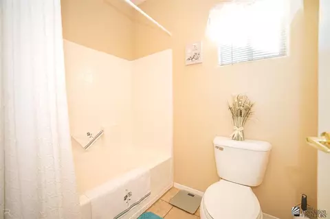 Bath - 14297 E 49 Ln, Yuma, AZ 85367 photo 2 of 2
