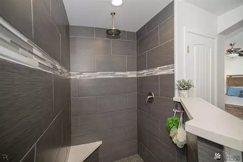 Bath - 8546 E 34 Pl, Yuma, AZ 85365 photo 2 of 5