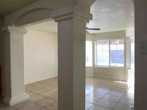 Living - 6264 E 40 Pl, Yuma, AZ 85365 photo 3 of 4