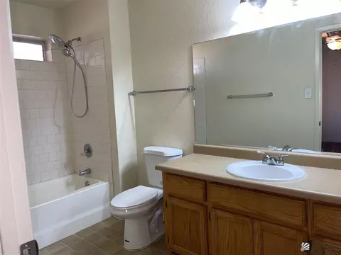 Bath - 6264 E 40 Pl, Yuma, AZ 85365 photo 3 of 3
