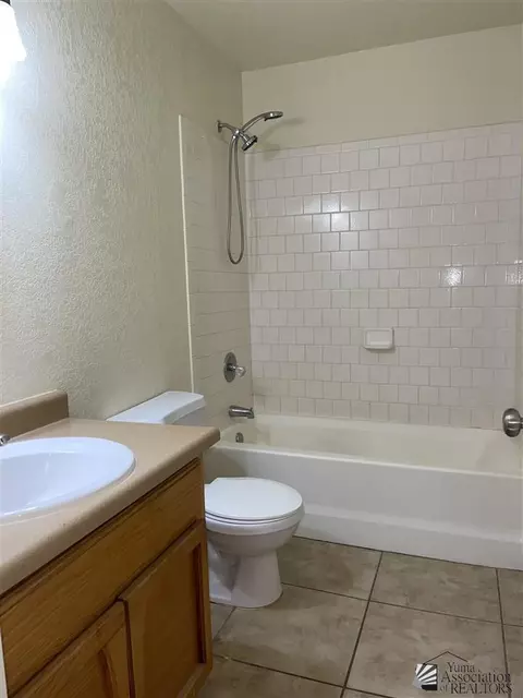 Bath - 6264 E 40 Pl, Yuma, AZ 85365 photo 1 of 3