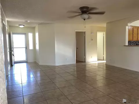 Living - 6264 E 40 Pl, Yuma, AZ 85365 photo 2 of 4