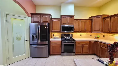 Kitchen - 14859 E 47 Ln, Yuma, AZ 85367 photo 2 of 2