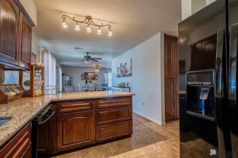 Kitchen - 6184 E 43 St, Yuma, AZ 85365 photo 3 of 4