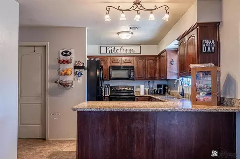 Kitchen - 6184 E 43 St, Yuma, AZ 85365 photo 1 of 4