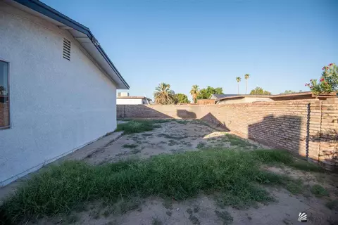Exterior - 1545 E 27 Pl, Yuma, AZ 85365 photo 7 of 8
