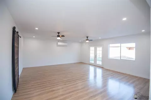 Living - 1545 E 27 Pl, Yuma, AZ 85365 photo 7 of 9