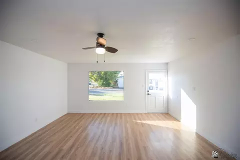 Living - 1545 E 27 Pl, Yuma, AZ 85365 photo 2 of 9