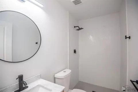Bath - 1545 E 27 Pl, Yuma, AZ 85365 photo 1 of 4