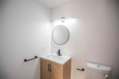 Bath - 1545 E 27 Pl, Yuma, AZ 85365 photo 2 of 4