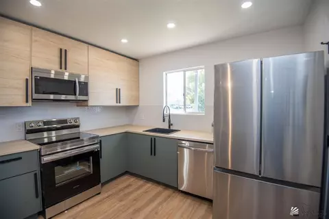 Kitchen - 1545 E 27 Pl, Yuma, AZ 85365 photo 3 of 4