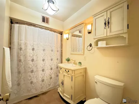 Bath - 234 E 25 St, Yuma, AZ 85364 photo 1 of 1