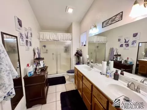 Bath - 10795 E 36 Pl, Yuma, AZ 85365 photo 1 of 2