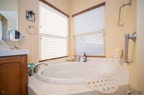 Bath - 5605 E 39 Ln, Yuma, AZ 85365 photo 3 of 3