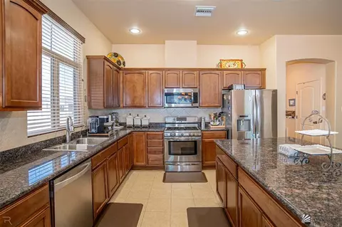 Kitchen - 5605 E 39 Ln, Yuma, AZ 85365 photo 2 of 3