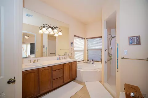 Bath - 5605 E 39 Ln, Yuma, AZ 85365 photo 1 of 3