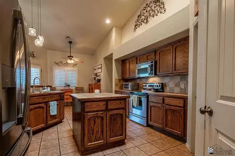 Kitchen - 4284 S Ave 5 12 E, Yuma, AZ 85365 photo 3 of 3