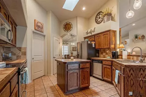 Kitchen - 4284 S Ave 5 12 E, Yuma, AZ 85365 photo 2 of 3
