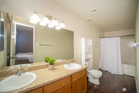 Bath - 6302 E 44th Pl, Yuma, AZ 85365 photo 1 of 4