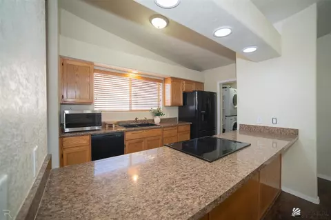 Kitchen - 6302 E 44th Pl, Yuma, AZ 85365 photo 2 of 2