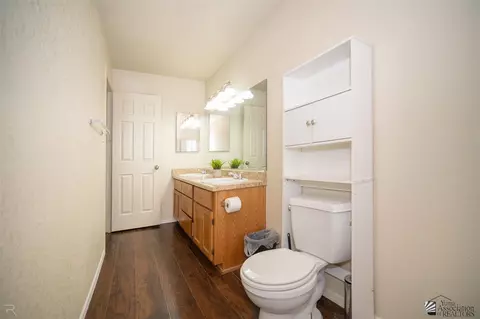 Bath - 6302 E 44th Pl, Yuma, AZ 85365 photo 2 of 4