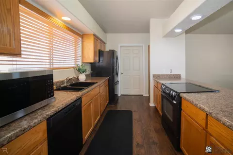 Kitchen - 6302 E 44th Pl, Yuma, AZ 85365 photo 1 of 2